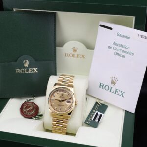 Vintage mechanical wristwatch with classic dial