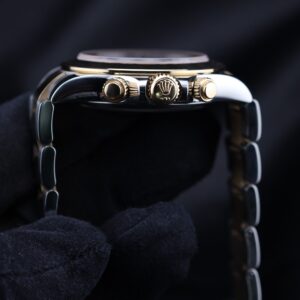 Champagne dial chronograph wristwatch