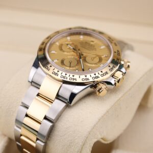 Side view of Rolex Daytona champagne dial