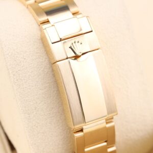 Discontinued sports wristwatch with vintage appeal