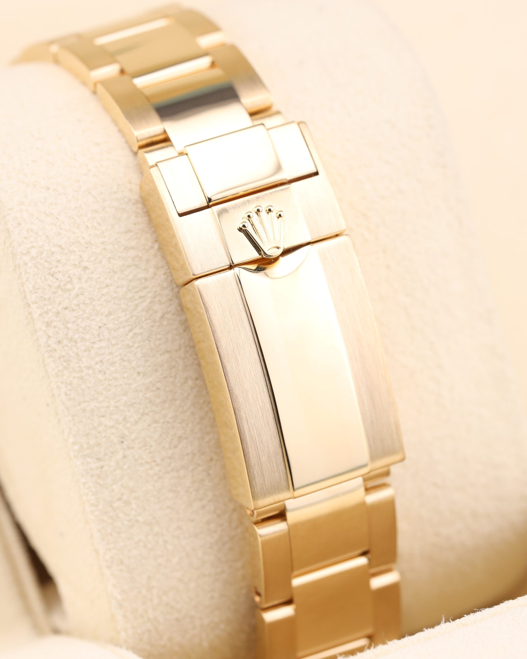 Discontinued sports wristwatch with vintage appeal