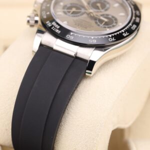 Vintage diver watch original bezel close-up