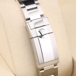 Blue dial luxury wristwatch with polished bezel
