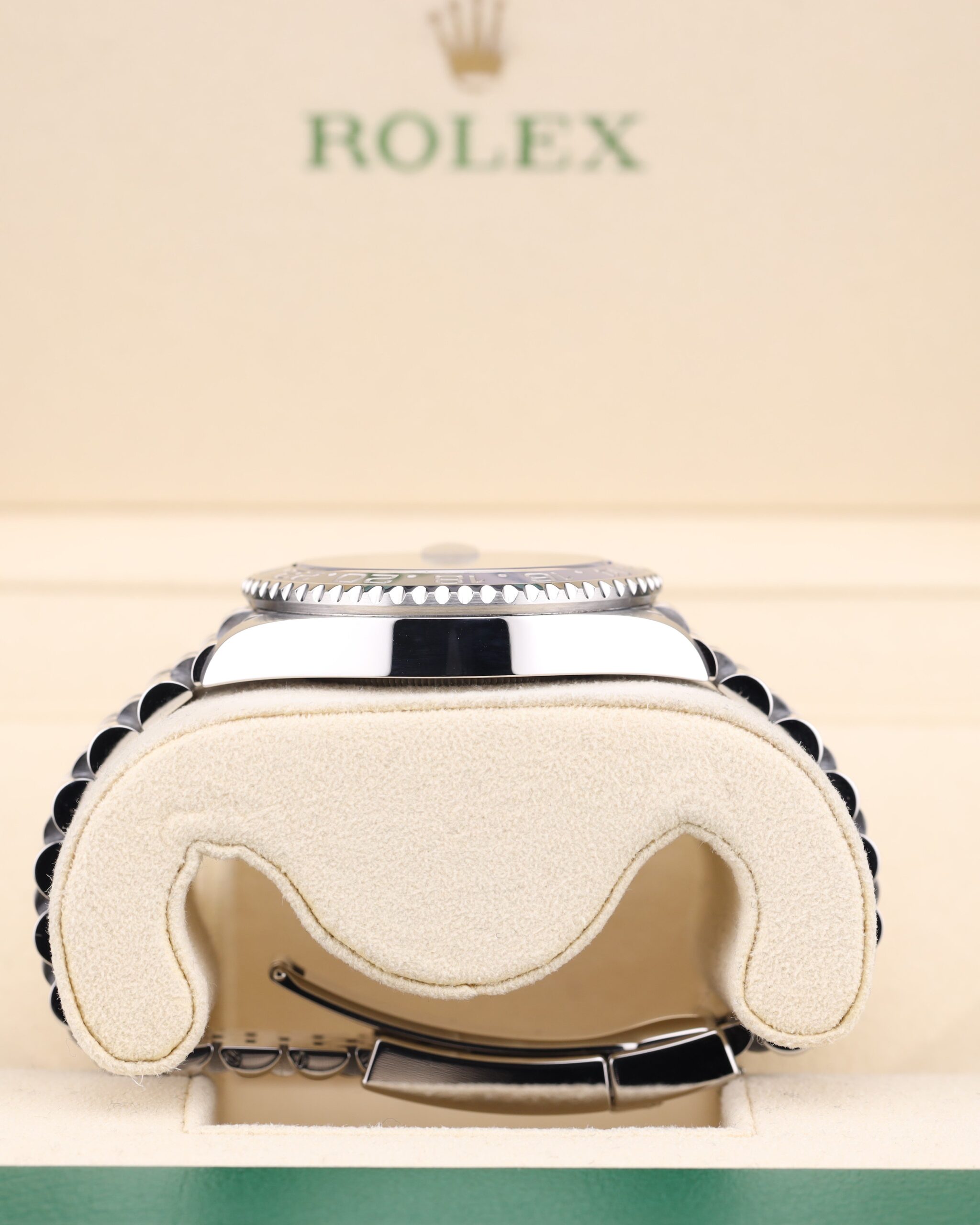 Rolex GMT-Master II Batgirl side profile