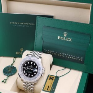 Luxury wristwatch with green and black bezel