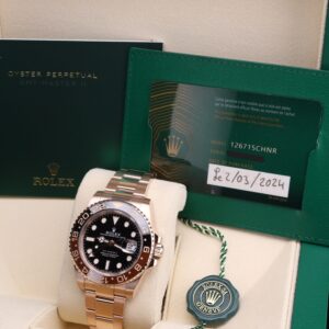 Luxury wristwatch with brown and black bezel