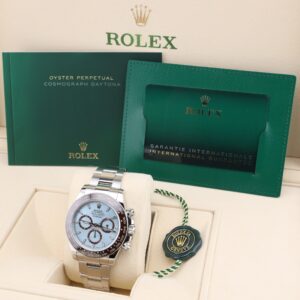 Discontinued sports wristwatch with bold design