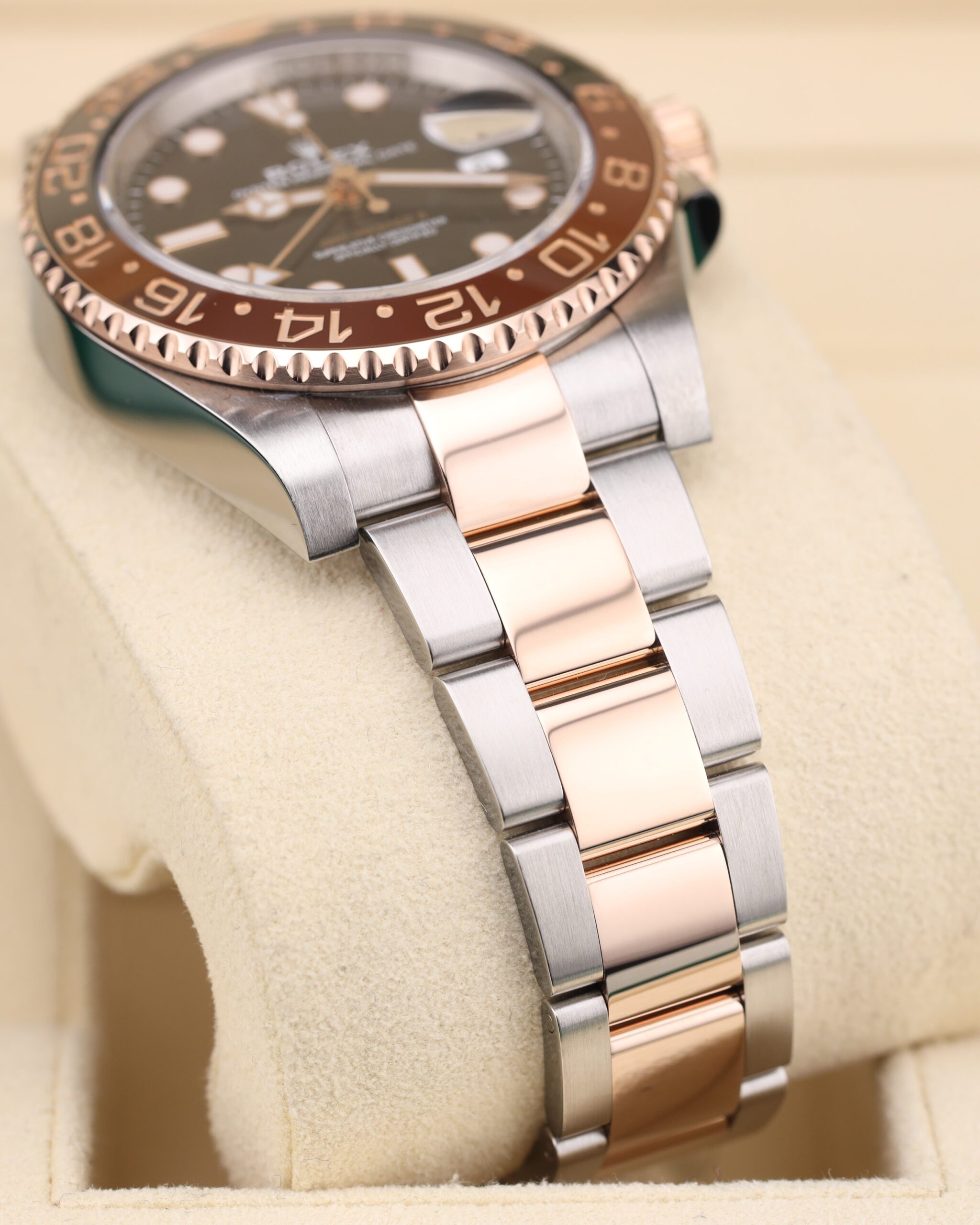 Vintage mechanical wristwatch with classic dial