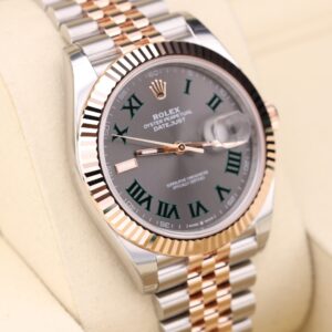 Discontinued vintage diver watch with bezel