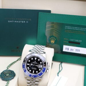 Discontinued sports wristwatch with bold dial