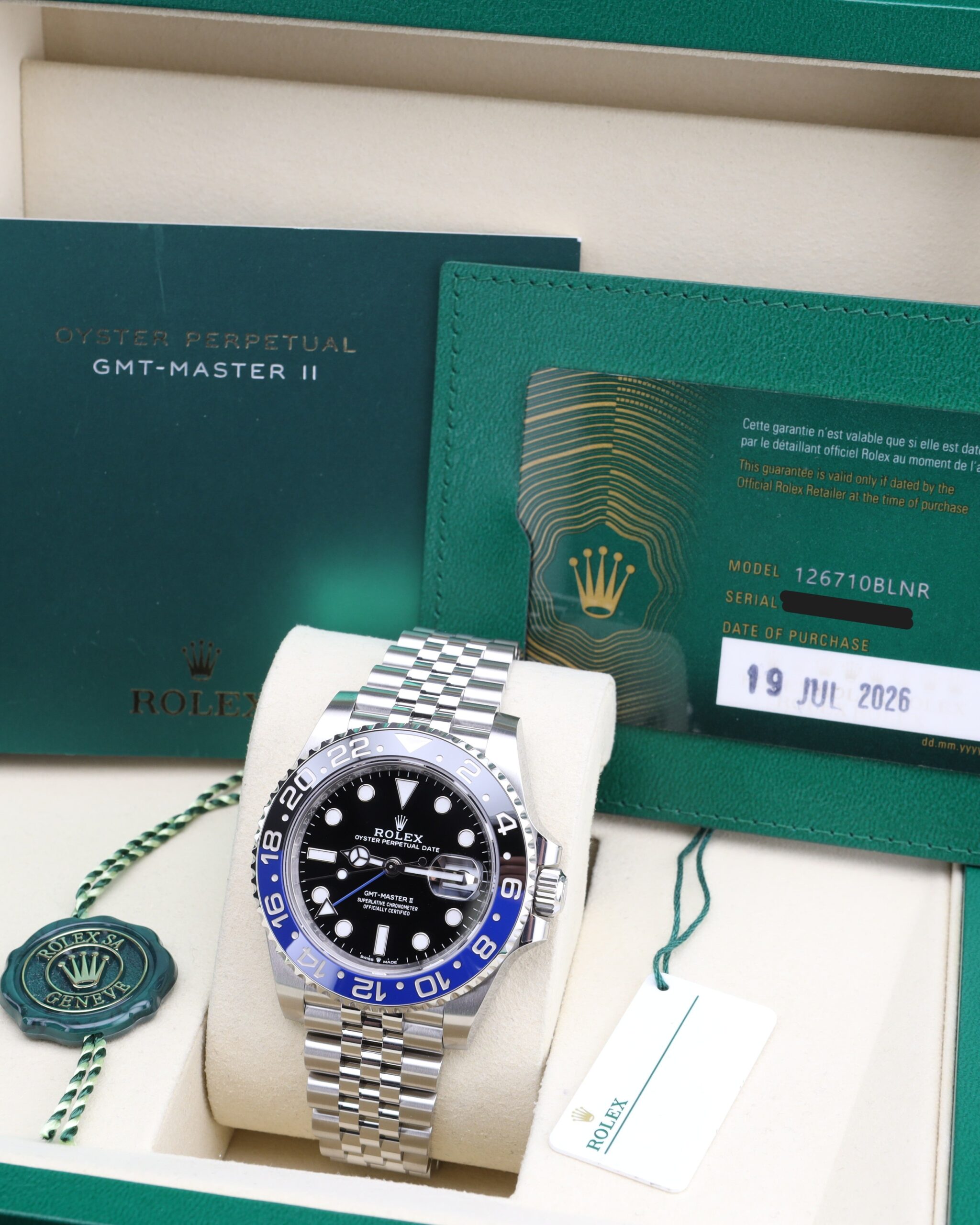 Discontinued sports wristwatch with bold dial