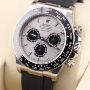 Discontinued diver watch with original bezel