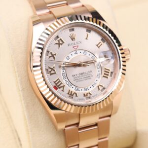Neo-vintage luxury wristwatch with sleek design