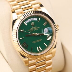 Vintage mechanical wristwatch with classic dial