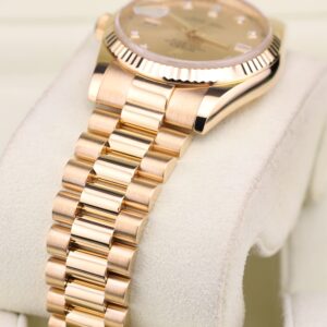 Vintage mechanical wristwatch with classic dial