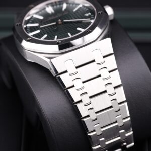 Classic retro chronograph wristwatch