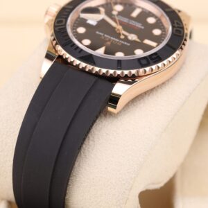 Vintage mechanical wristwatch with classic dial
