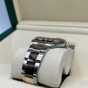 Discontinued sports wristwatch with bold bezel