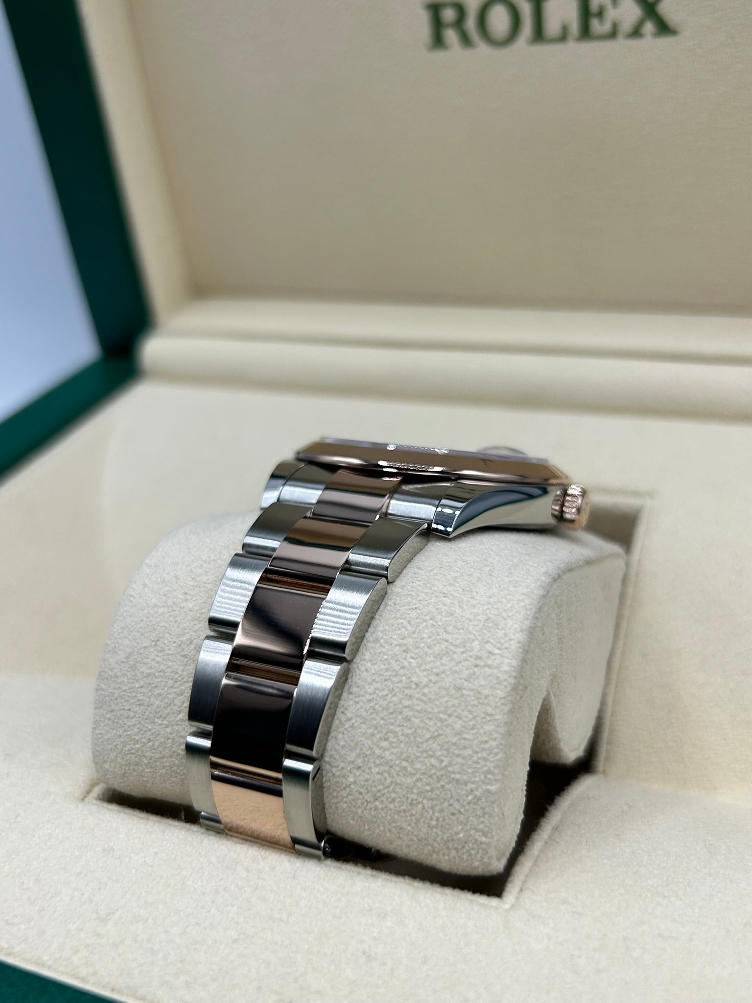 Discontinued sports wristwatch with bold bezel
