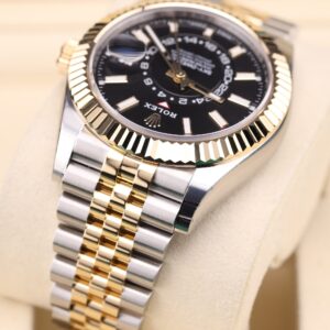 Mid-size vintage dress watch with patina dial