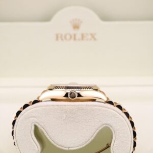 Discontinued sports wristwatch with original bezel