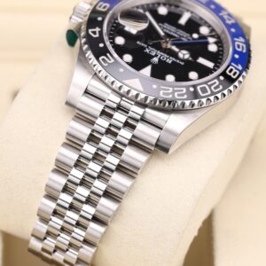 Neo-vintage luxury wristwatch side view