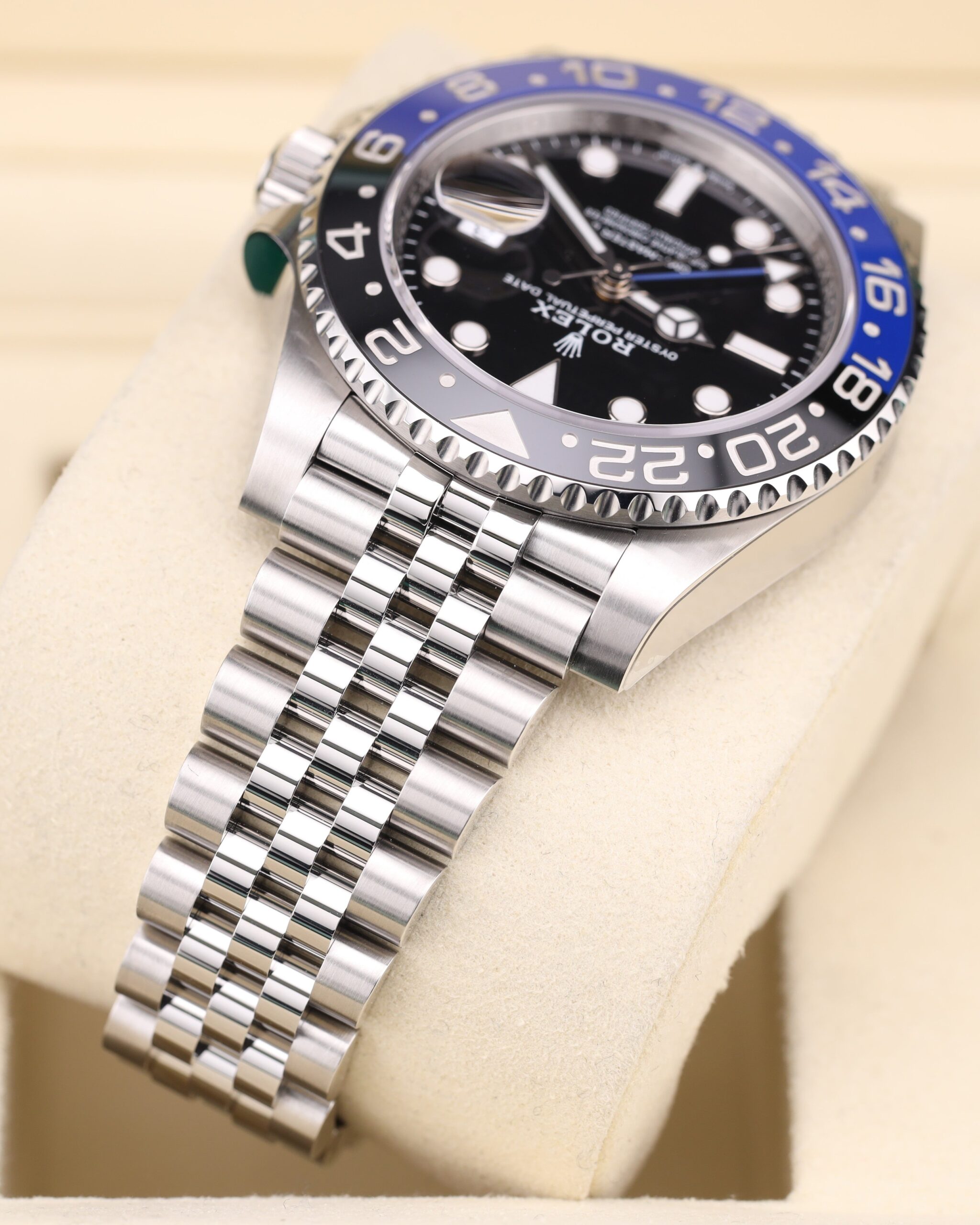 Neo-vintage luxury wristwatch side view