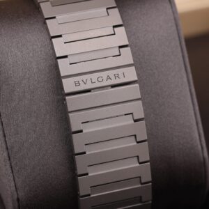 Discontinued vintage diver watch with original bezel