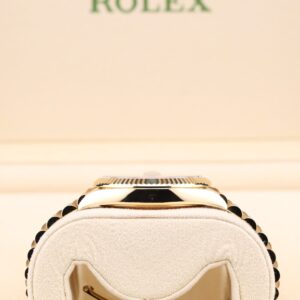 Retro mechanical wristwatch dial