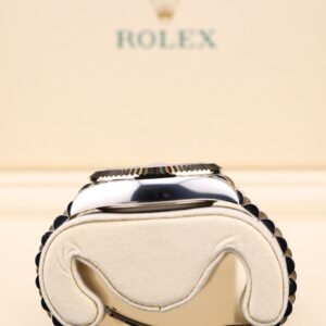 Vintage mechanical wristwatch with classic dial
