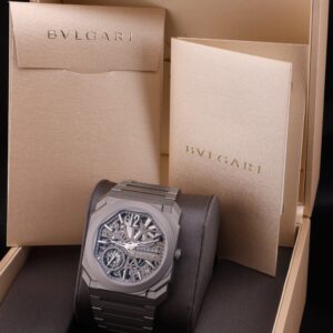 Mid-size vintage dress watch for daily wear