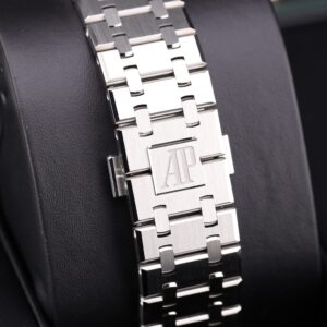 Vintage mechanical wristwatch with classic dial