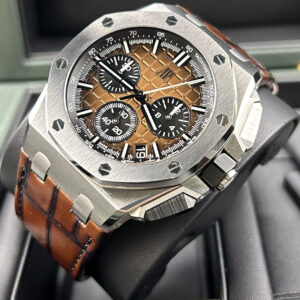 Watch bracelet and clasp detail