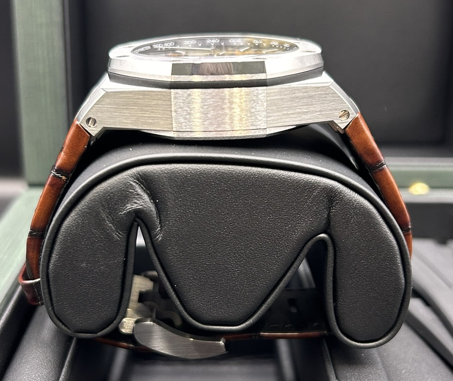 Chronograph pushers and crown on wristwatch