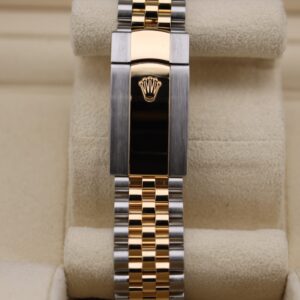 Discontinued vintage diver watch with bezel