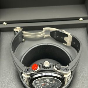 Chronograph watch with visible pushers