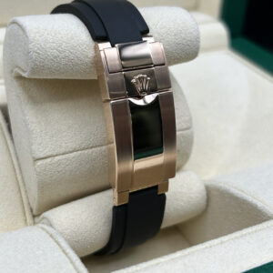 Retro chronograph wristwatch with luminous hands