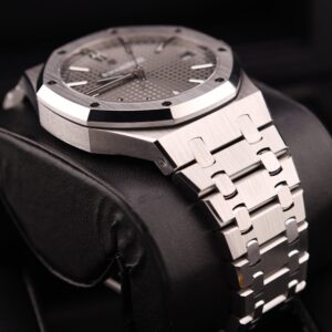 Discontinued sports wristwatch with steel bezel