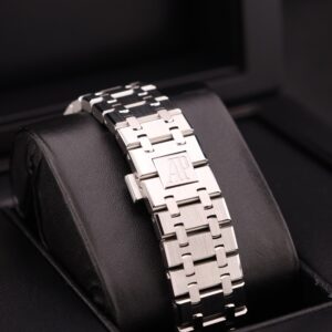 Vintage mechanical wristwatch with classic dial