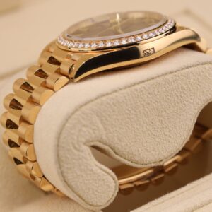 Discontinued sports wristwatch with steel case