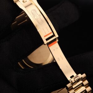 Vintage mechanical wristwatch with classic dial