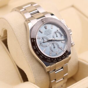 Retro chronograph watch with luminous markers