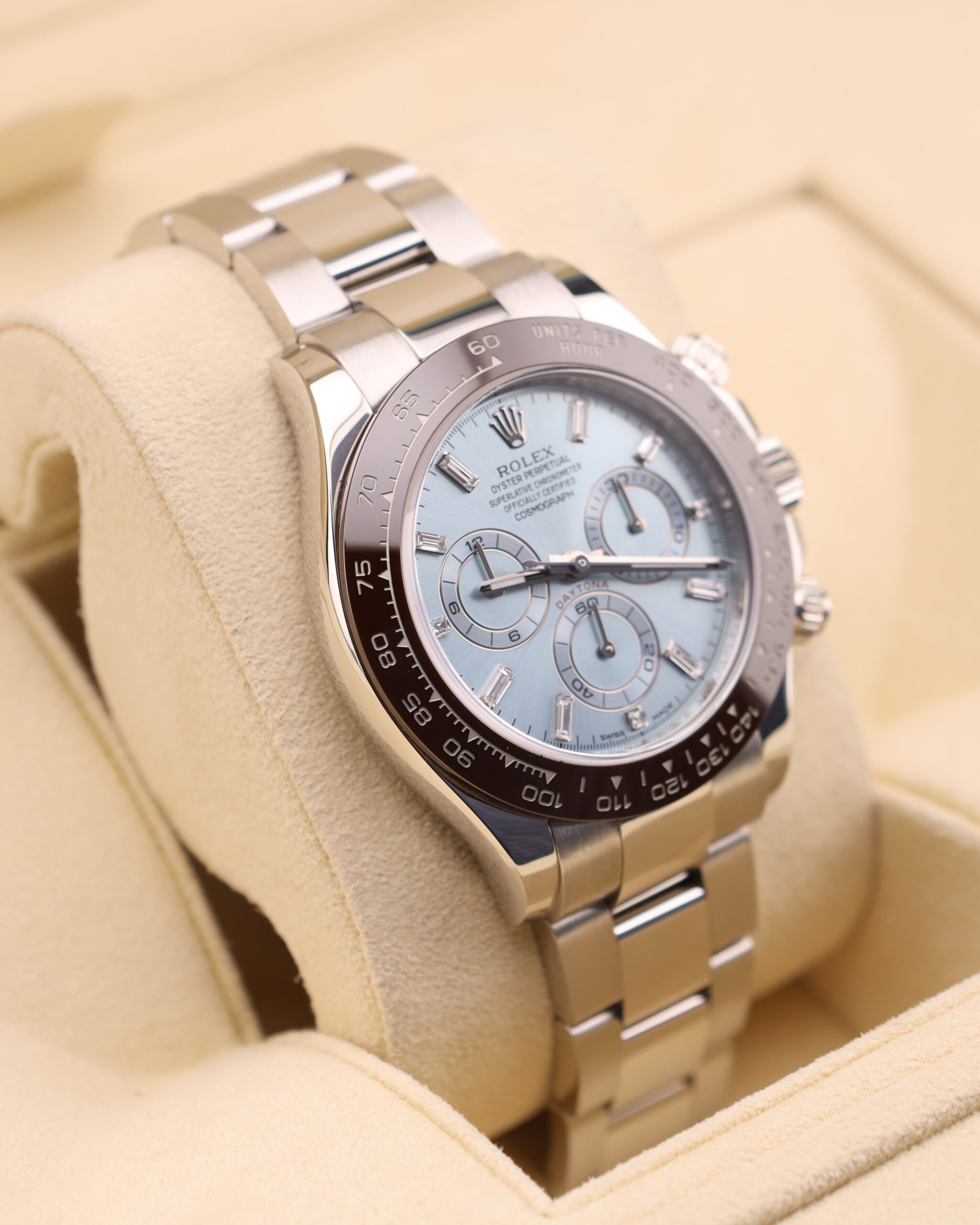Retro chronograph watch with luminous markers