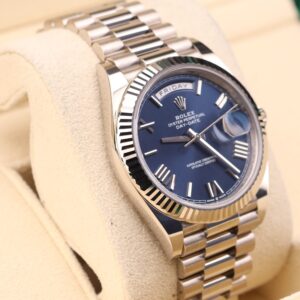 Mid-size vintage dress watch with classic design