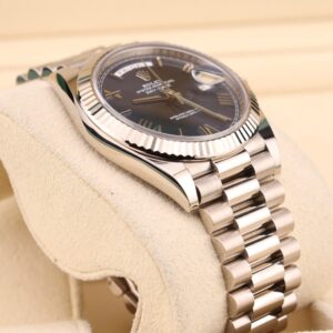 Discontinued sports wristwatch with original bezel