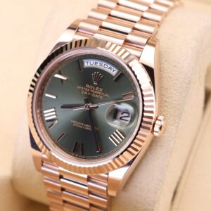Pre-owned vintage diver watch with original bezel