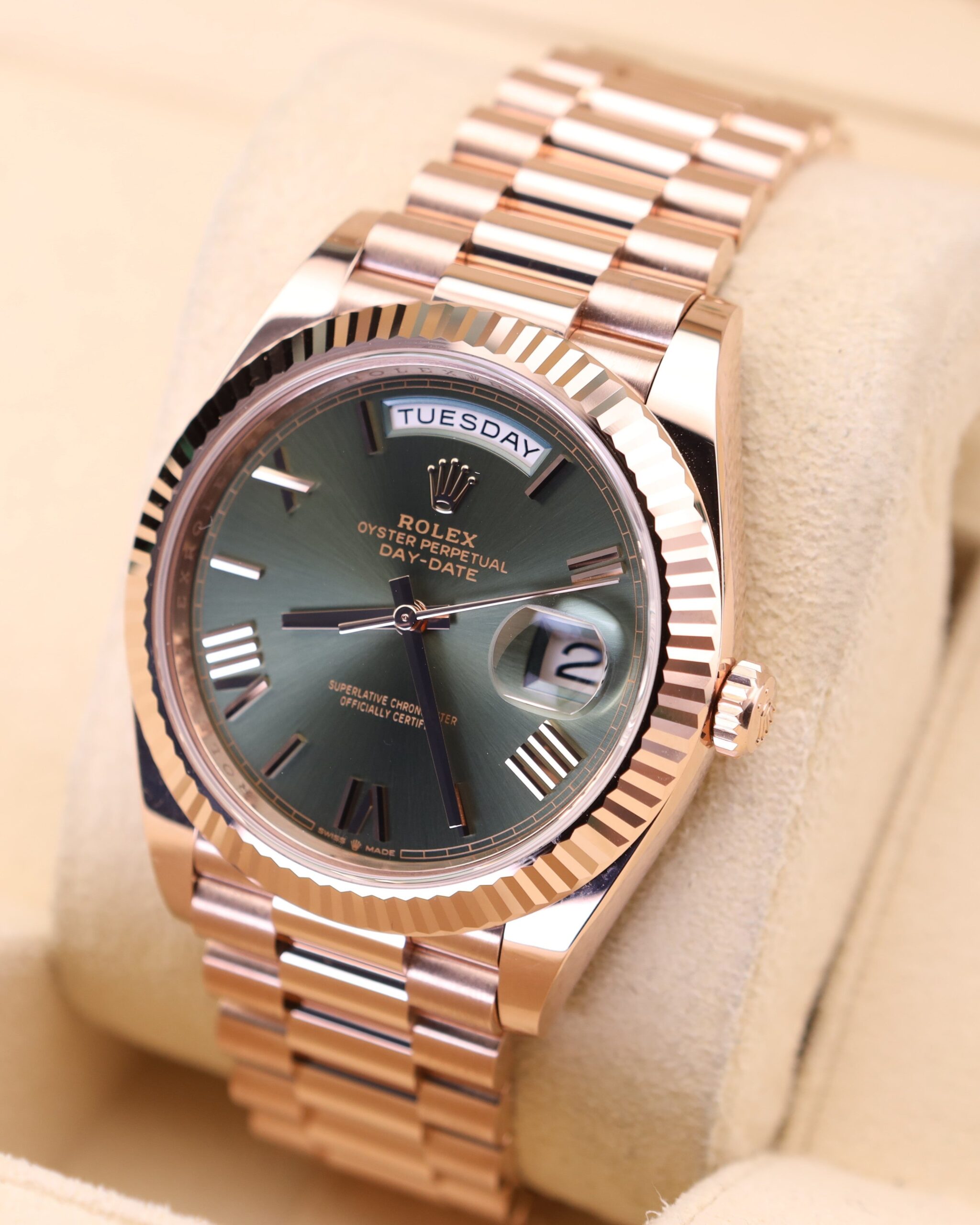 Pre-owned vintage diver watch with original bezel