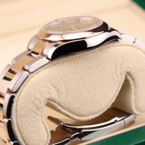 Neo-vintage luxury automatic wristwatch