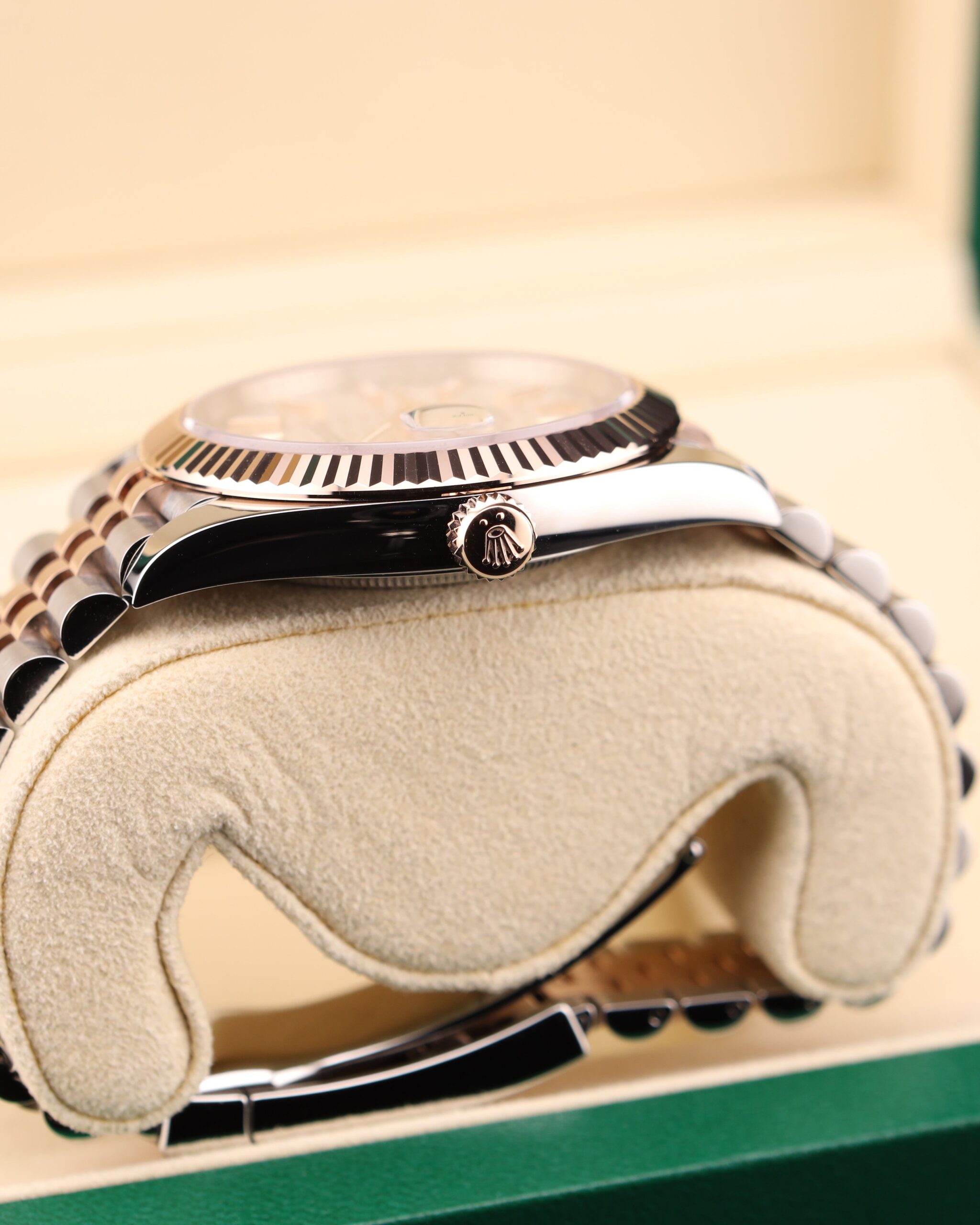 Vintage sports wristwatch with steel bracelet