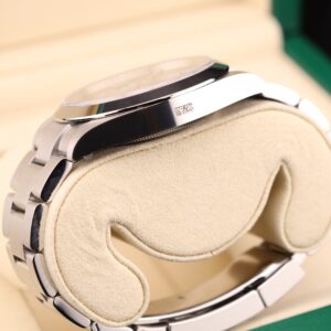 Pre-owned vintage diver watch with original bezel